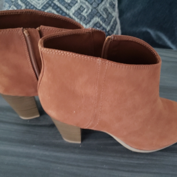 Old Navy Shoes - Picture 2 of 12